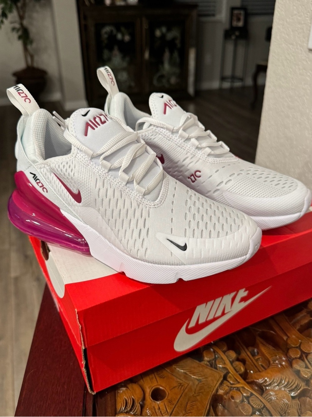 Brand new Nike Air Max 270 Women’s Shoes size 5Y youth or 6.5 womens